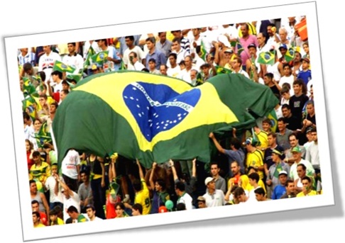 futebol torcedores brasil arquibancada estádio bandeira amigos fanáticos