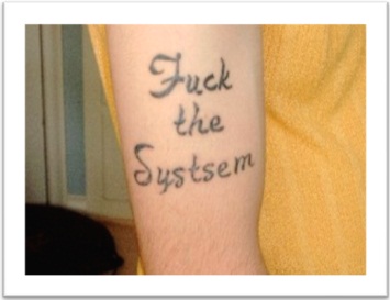 fuck the systsem, erros de ortografia em tatuagens, fuck the system