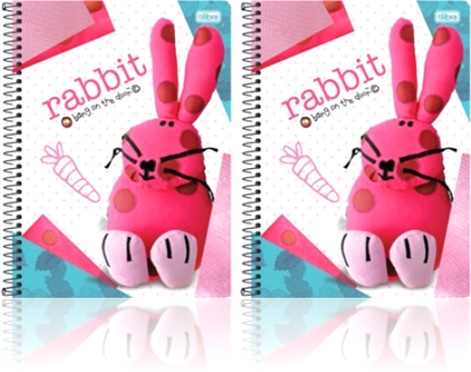 caderno universitário espiral tilibra rabbit, coelho, cenoura, coelho de pano