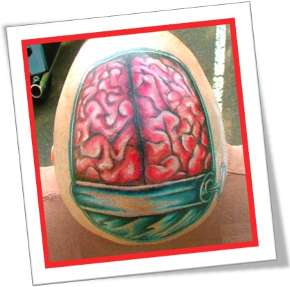 cabeça tatuada, tattooed head, tatuagem de cérebro na cabeça