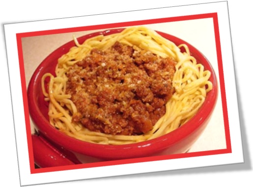 ragu com espaguete, spaghetti with ragu on top, pasta, macarrão