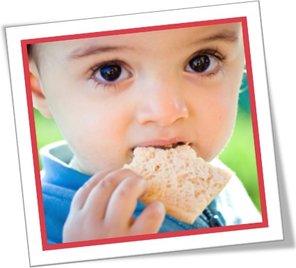 criança comendo pão, bebê, lanche, child, roll, bread