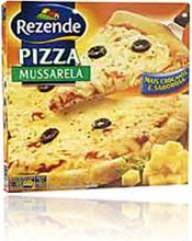 caixa de pizza crocante semi-pronta marca rezende sabor mussarela com azeitonas pretas e molho de tomate