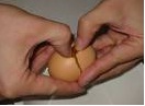 receitas, quebre 3 ovos vermelhos da roça com a mão break three eggs