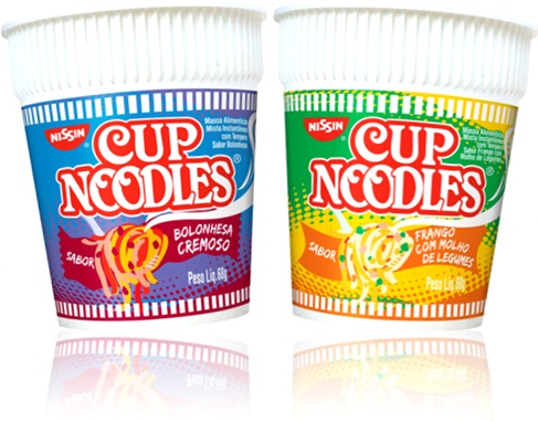 macarrão instantâneio nissin cup noodles sabores bolonhesa cremoso e frango com molho de legumes