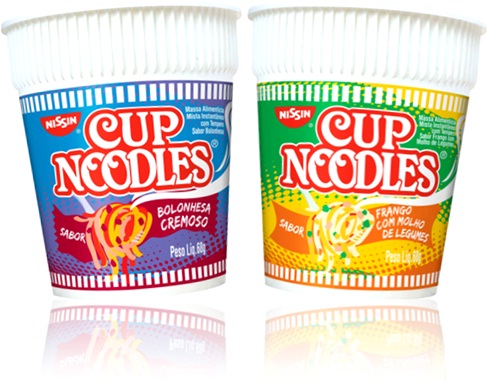 macarrão instantâneio nissin cup noodles sabores bolonhesa cremoso e frango com molho de legumes