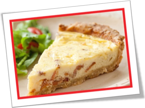 quiche lorraine, quiche tradicional feita com bacon, presunto e queijo