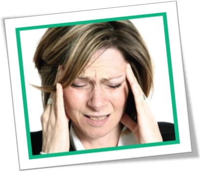 splitting headache, mulher com dor de cabeça de rachar dores de cabeça