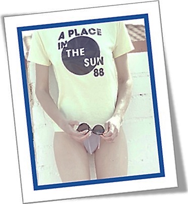 a place in the sun t-shirt, mulher de biquini e camiseta