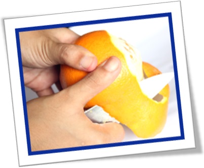 peel the orange, homem descasca laranja, tangerina, descascar frutas
