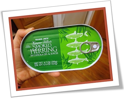 peixe enlatado, lata de arenques, sardinha, can of smoked herring